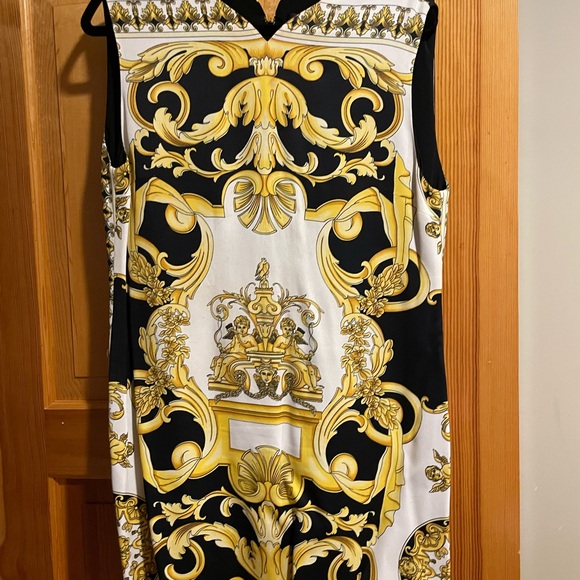 Versace dress - Picture 11 of 12